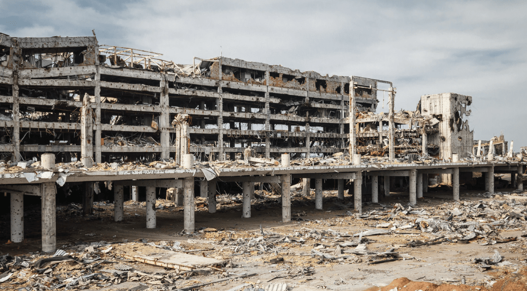 Terminal nuevo del aeropuerto de Donetsk Ucrania 2015